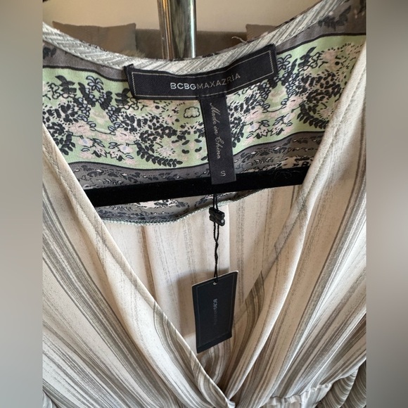 BCBG Blakely Romper Dusty Sage Mulitcolor Size Small New NWT - Picture 7 of 11